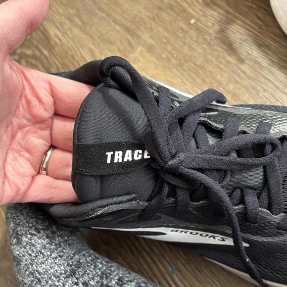 BrooksTrace 4 Black and White Athletic Shoes - Picture 3 of 6